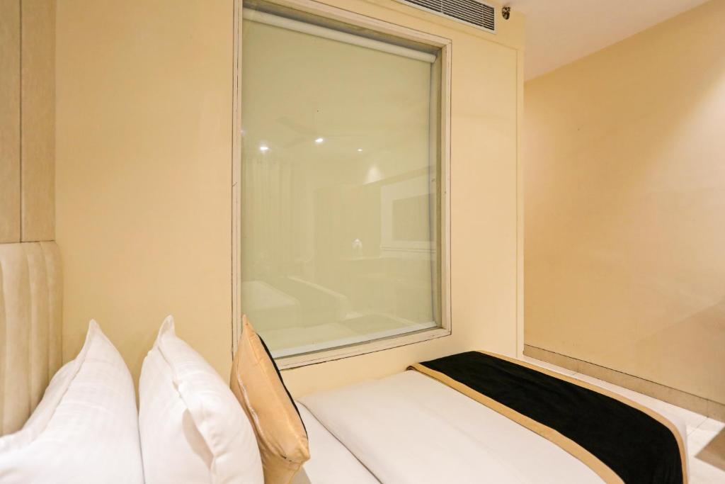 Postel nebo postele na pokoji v ubytování Hotel Worth Newly Bulit - New Delhi