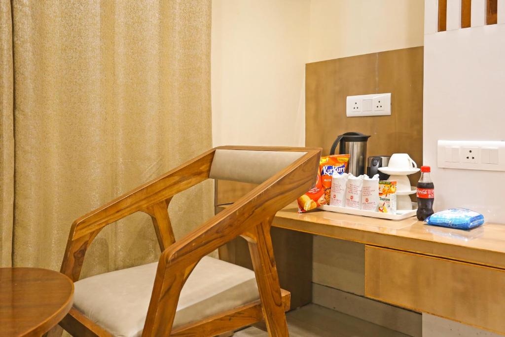 Příslušenství pro přípravu čaje a kávy v ubytování Hotel Worth Newly Bulit - New Delhi