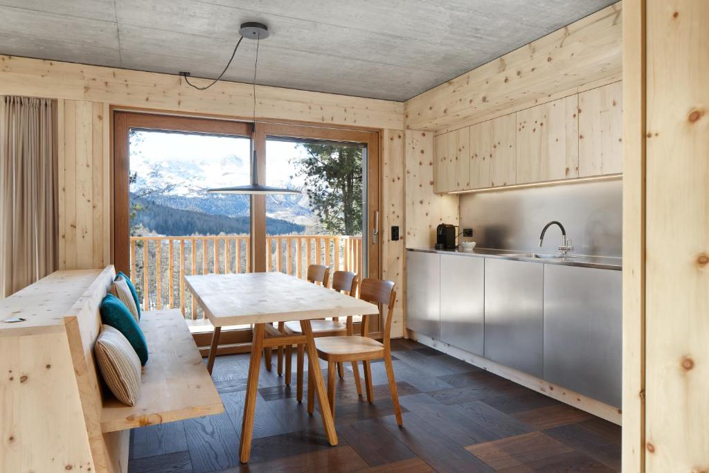 Kuchyň nebo kuchyňský kout v ubytování Alpine Lodge Chesa al Parc