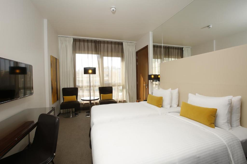 Postel nebo postele na pokoji v ubytování Centro Capital Doha - By Rotana