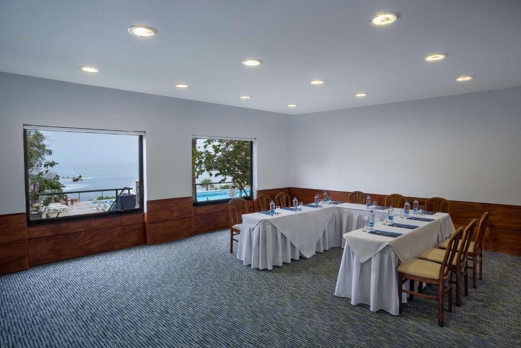 El área de trabajo o centro de convenciones de NH Iquique Costa