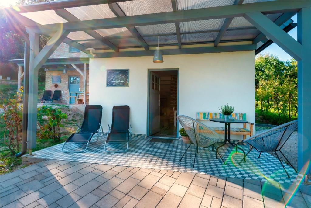 Patio nebo venkovní prostory v ubytování Borárium Vendégházak - Néró Ház