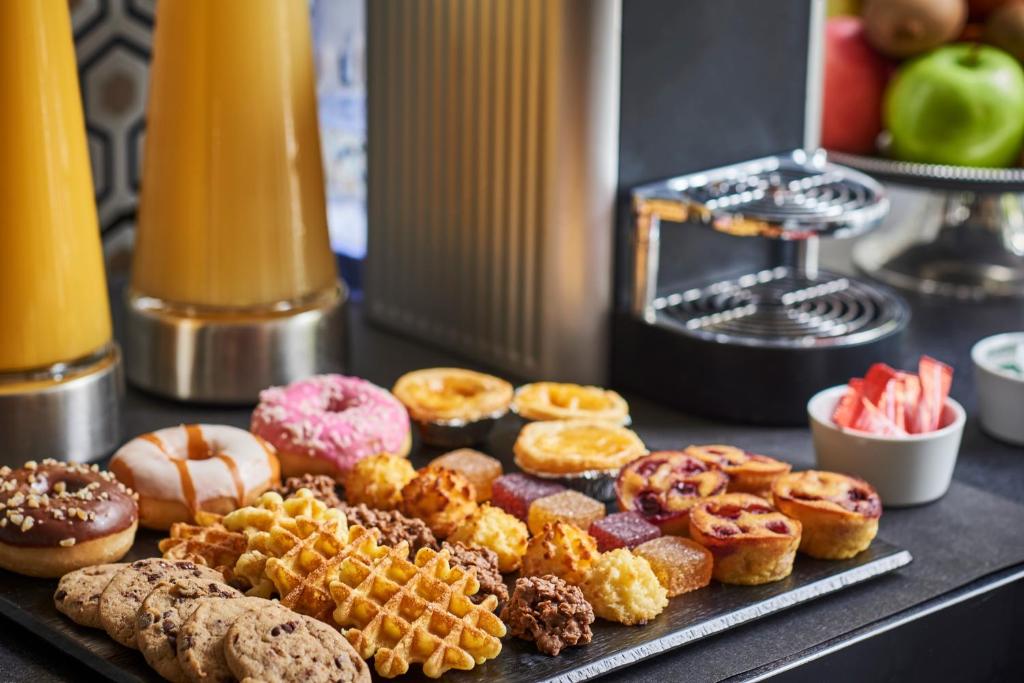 CAMPANILE PARIS 12 - Bercy Village - Resim 12