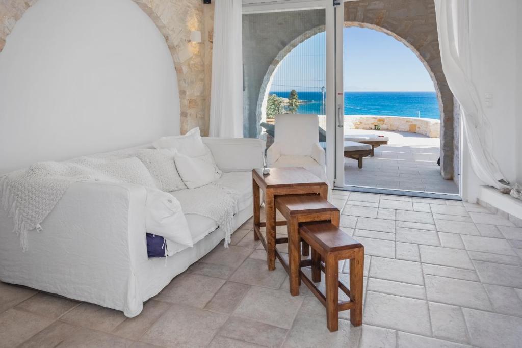 Fotografia z galérie ubytovania Scenic Seaview villa Iris at Faragas v destinácii Angairiá