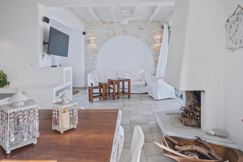 Fotografia z galérie ubytovania Scenic Seaview villa Iris at Faragas v destinácii Angairiá