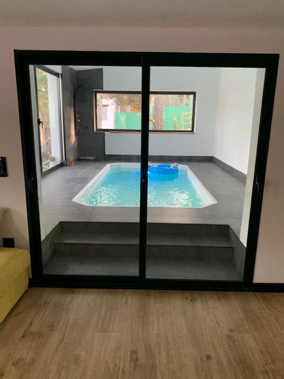 Booking.com: Chalet de montaña Casa en la Montaña con piscina ...