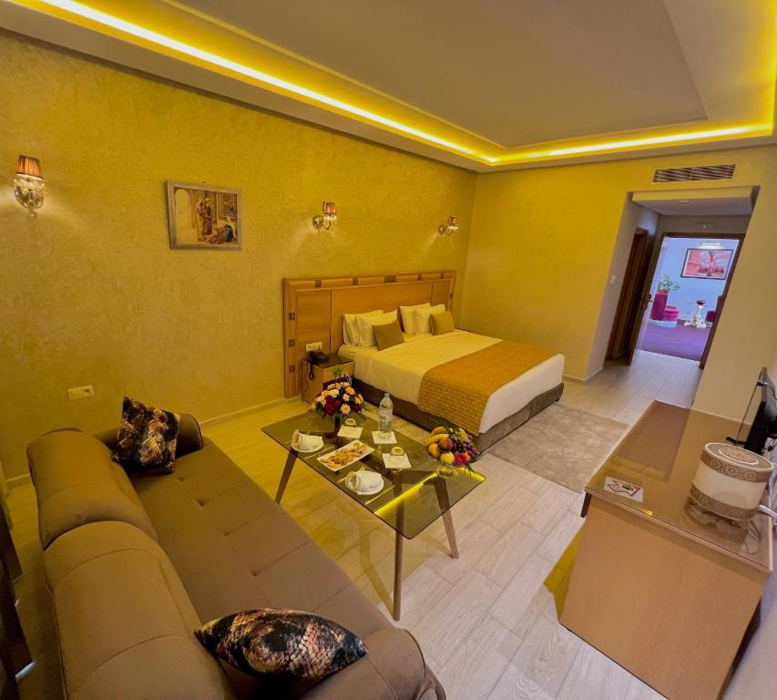 Postel nebo postele na pokoji v ubytování Z Hotel Meknes