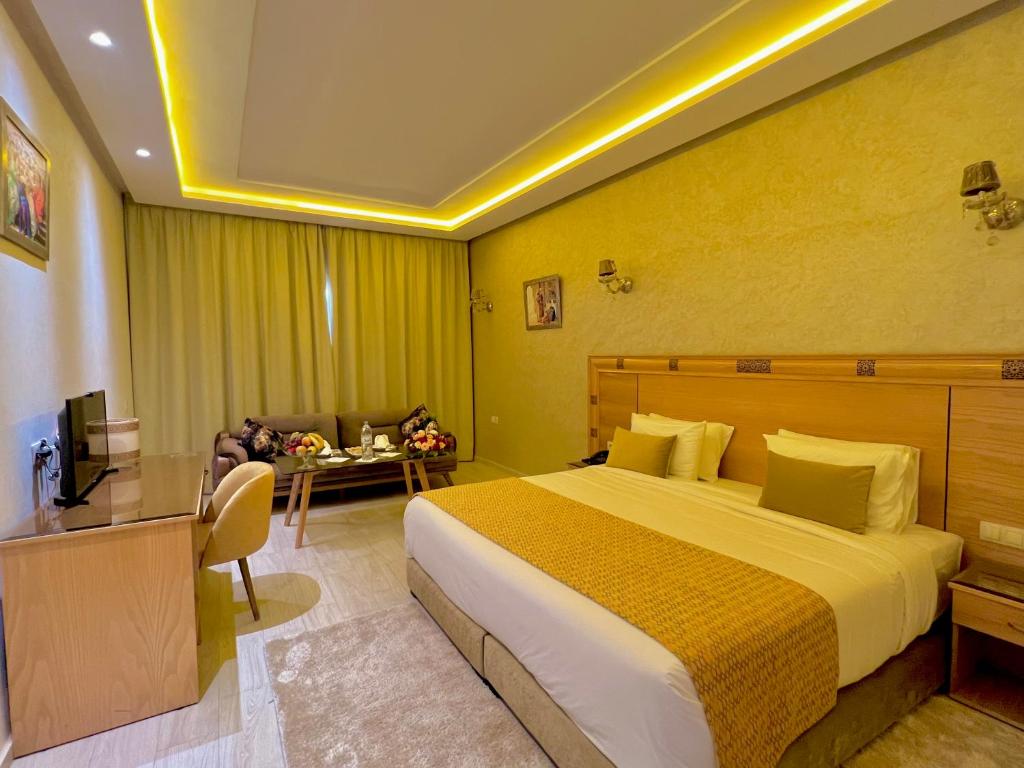 Postel nebo postele na pokoji v ubytování Z Hotel Meknes