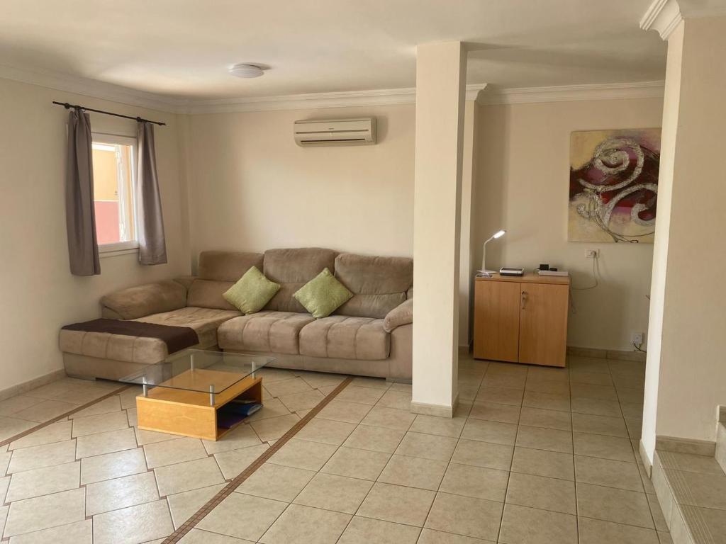 Posedenie v ubytovaní Casa Mariben, Vacation Rental home Vv 3 Bedrooms private pool with sea views