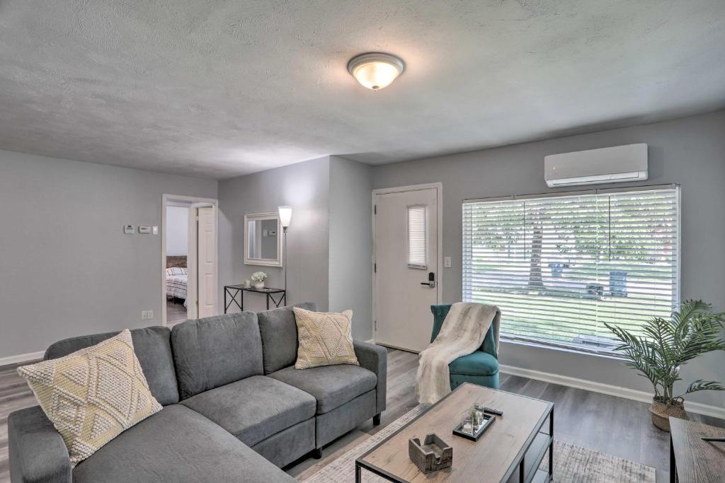 PetFriendly Parma Heights Home with Huge Yard!, Parma Heights (updated