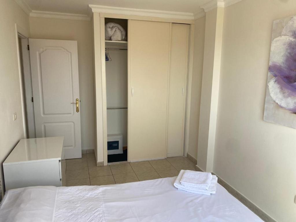 Posteľ alebo postele v izbe v ubytovaní Casa Mariben, Vacation Rental home Vv 3 Bedrooms private pool with sea views