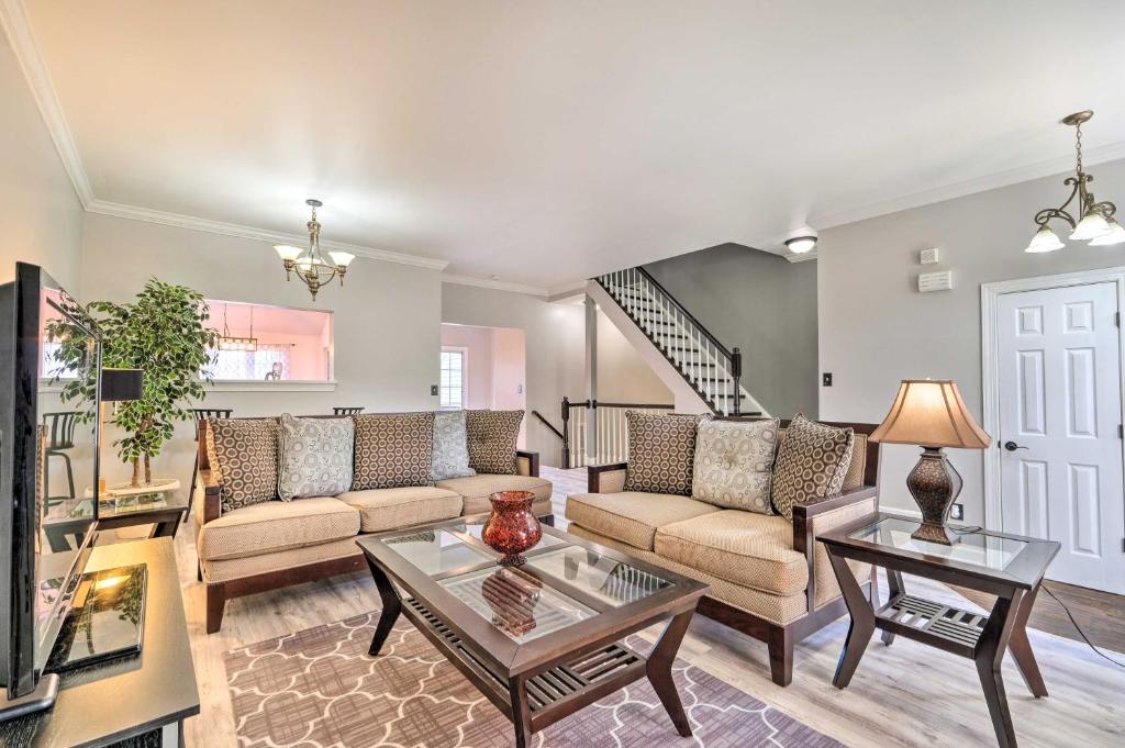 a living room with couches and a table at Woodbridge Townhome with Pool Table, Pond Views in Woodbridge