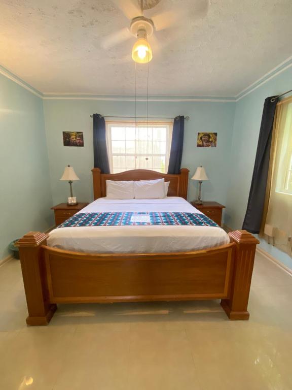 All Nations Guest House - King Slaapkamer Met Uitzicht Op De Tuin