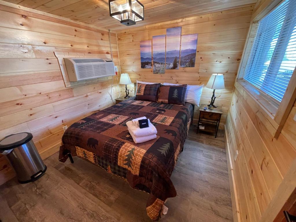 a bedroom with a bed in a log cabin at Newly Remodeled Motel in Gatlinburg! in Gatlinburg