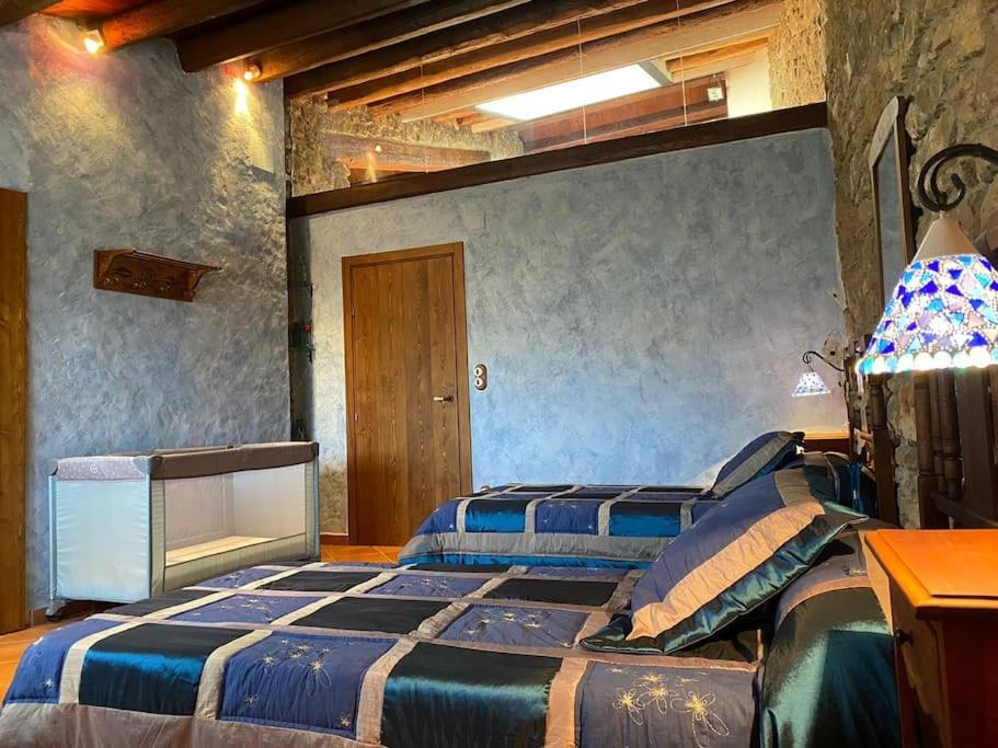 A bed or beds in a room at Casa rural CAL SERRA