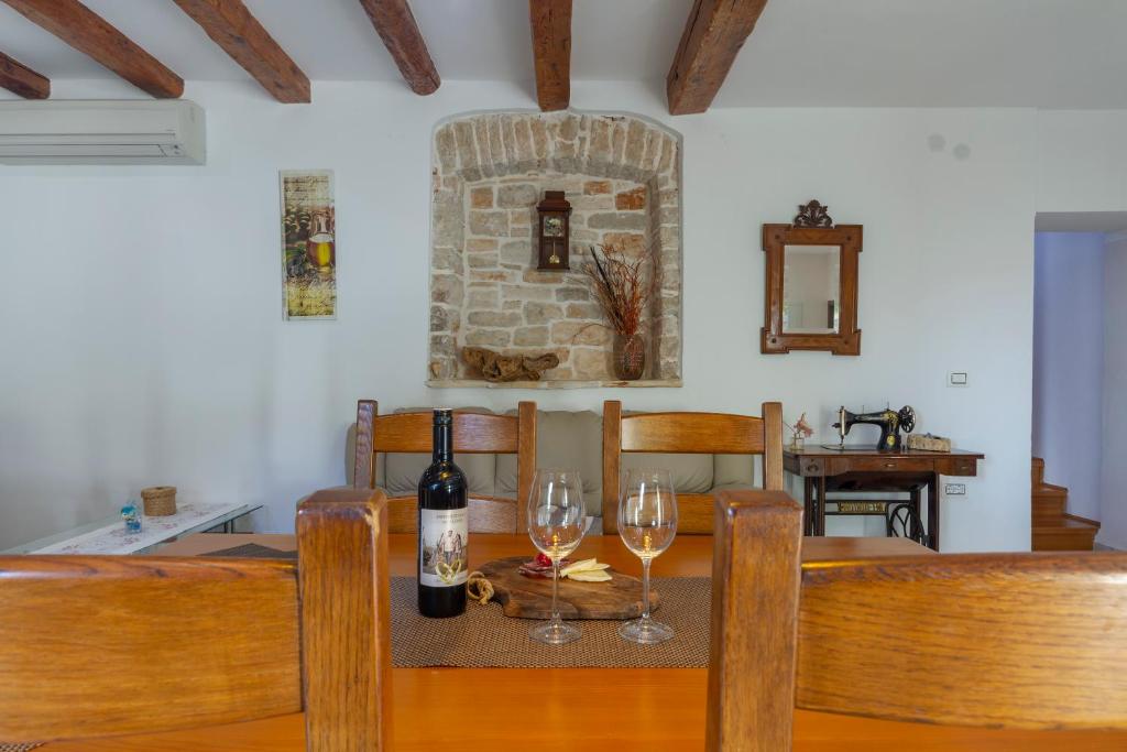 Nápoje v ubytovaní Holiday stone house