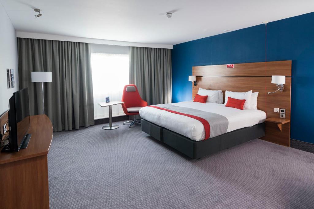 Holiday Inn Express Birmingham Star City by IHG - Double Room With Free Hot Breakfast - Accessible