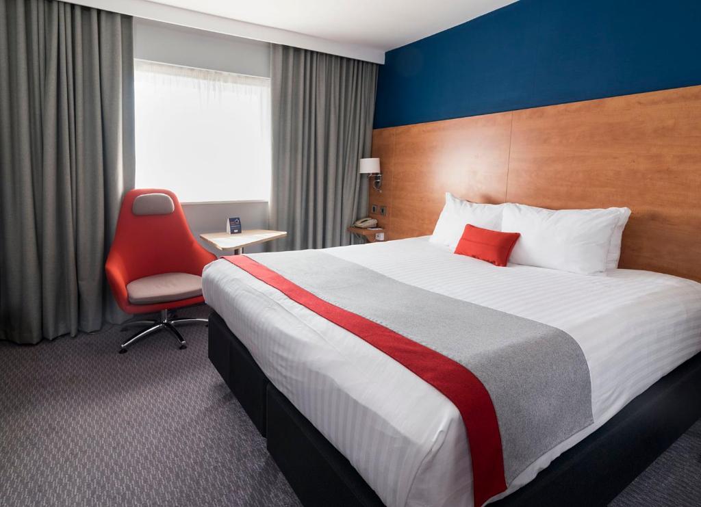 Holiday Inn Express Birmingham Star City by IHG - Habitación Estándar Con Desayuno Caliente Gratis