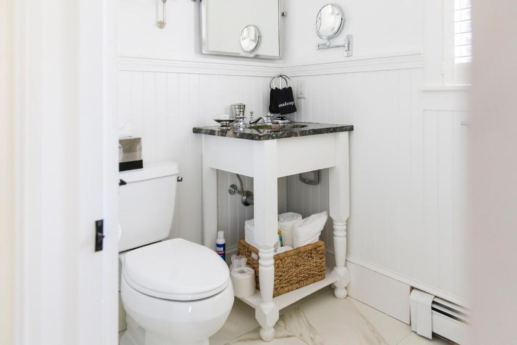 The Platinum Pebble Boutique Inn - Adults Only Property - Deluxe King Room