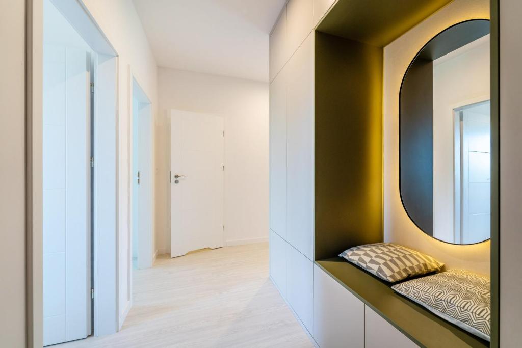 Posteľ alebo postele v izbe v ubytovaní Unique View Apartment - 3pok, 4 łóżka, widok na rzekę, centrum, Netflix, parking, winda