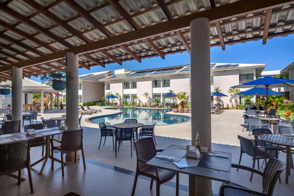Bazén v ubytování SunBahia Praia Hotel nebo v jeho okolí