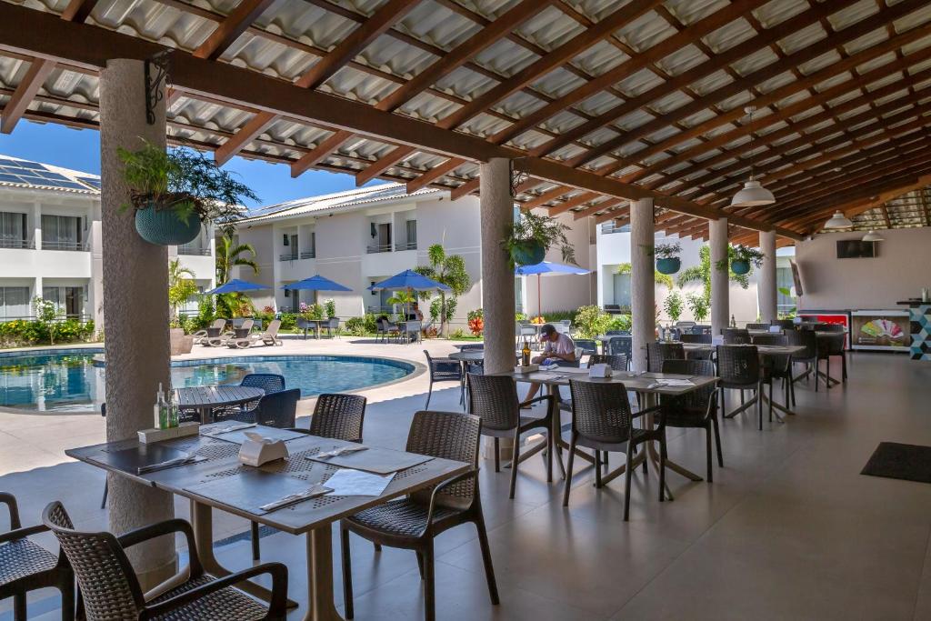 Bazén v ubytování SunBahia Praia Hotel nebo v jeho okolí