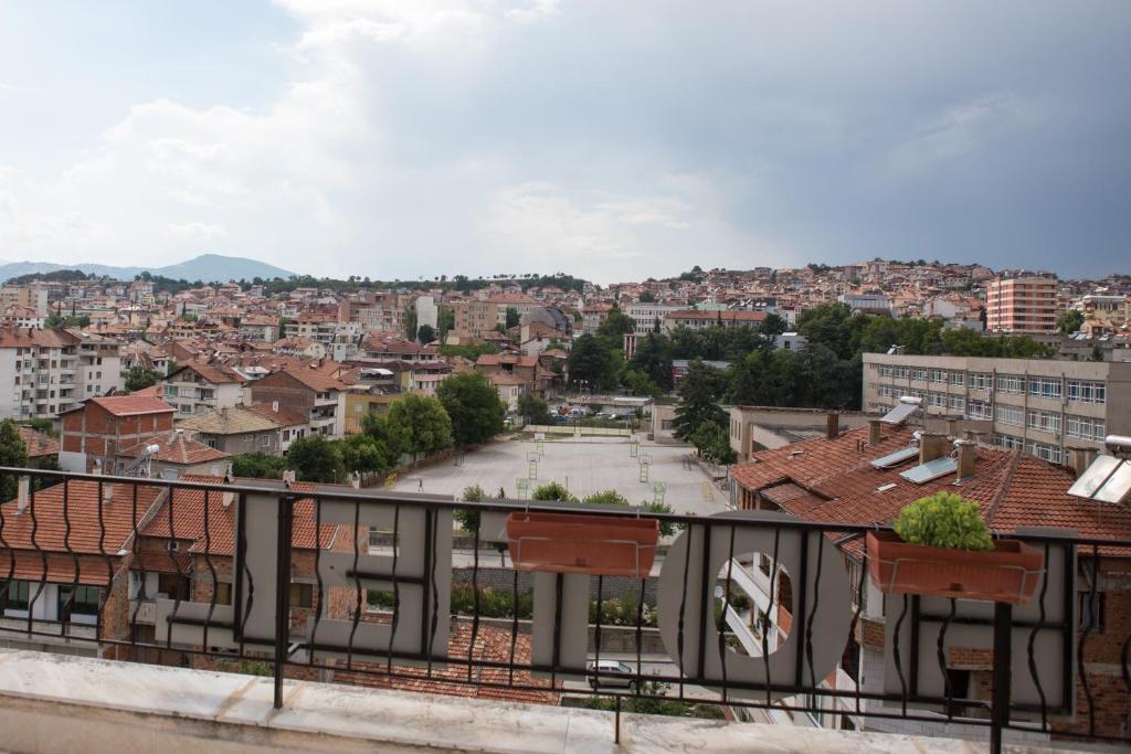Nespecifikovaný výhled na destinaci Sandanski nebo výhled na město při pohledu z hotelu