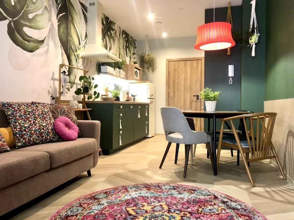 Sky Roof Apartments - Studio With Terrace