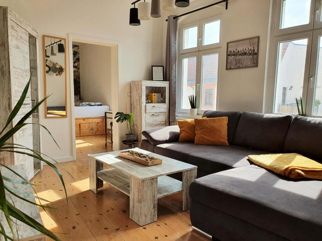 a living room with a couch and a coffee table at "HOGULU" Brandenburg, Hauptbahnhof, Küche in Brandenburg an der Havel