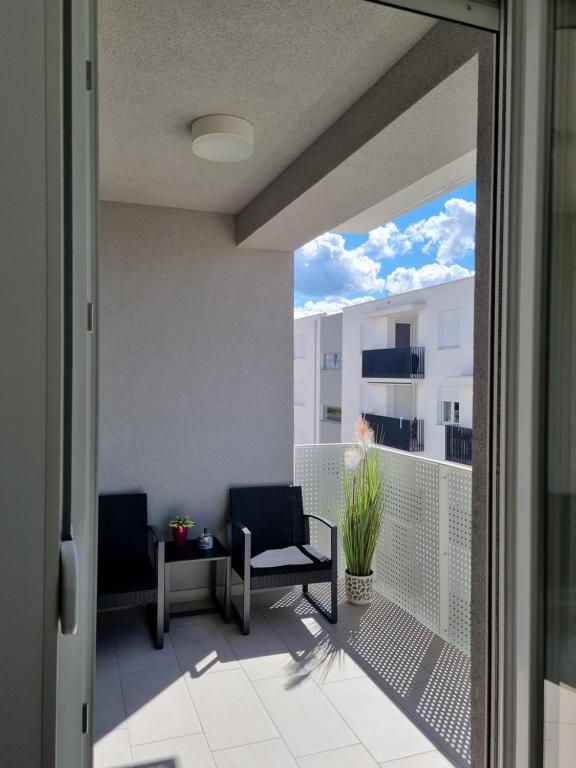 Balkón nebo terasa v ubytování Apartment "50 Shades" with balcony and free parking in the garage