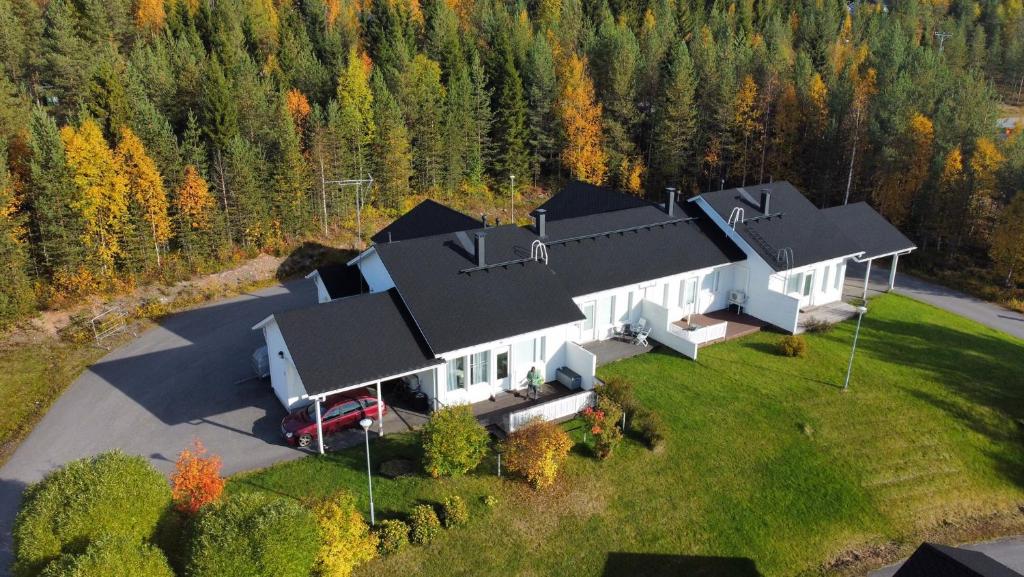 Gallery image of Townhouse - 1bdr-Sauna-Fireplace - close to Santa Claus Village in Rovaniemi