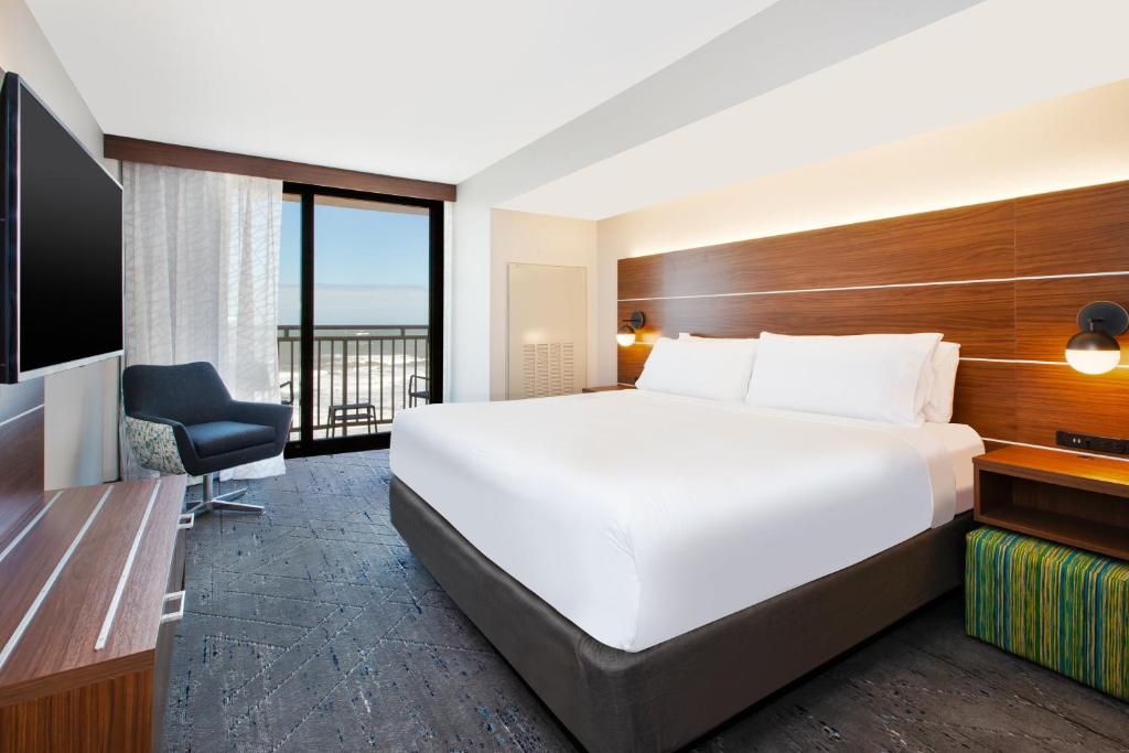 Holiday Inn Express Hotel & Suites Virginia Beach Oceanfront, an IHG Hotel - 