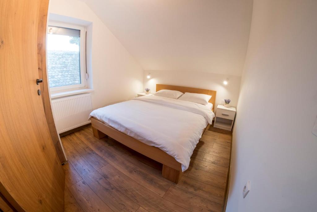 Petlov salaš rooms - Resim 14