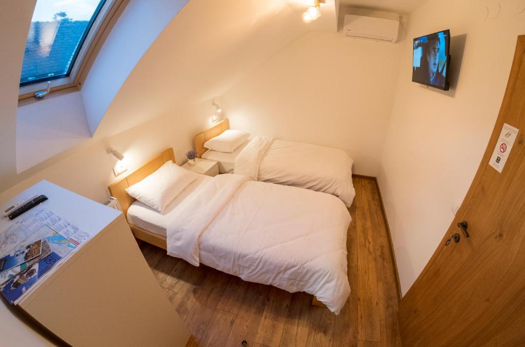 
Twin Room with Private Bathroom
