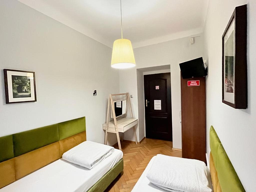Posteľ alebo postele v izbe v ubytovaní Helvetia Rooms Warsaw CITY CENTER and OLD TOWN