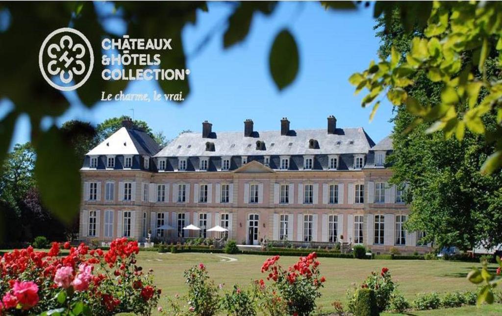 a large house with flowers in front of it at Château de Sissi in Sassetot-le-Mauconduit