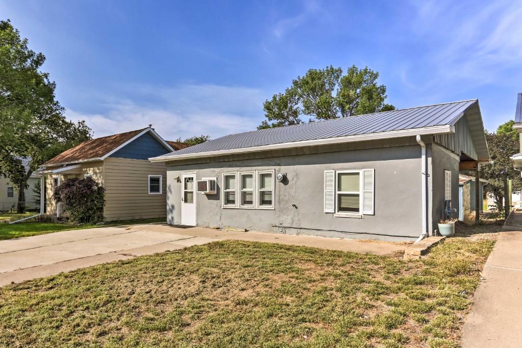 PetFriendly Pierre Home with Central Location!, Pierre (updated prices