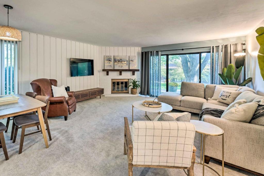 Charming Lake Geneva Condo with Lake Access!, Lake Geneva Updated