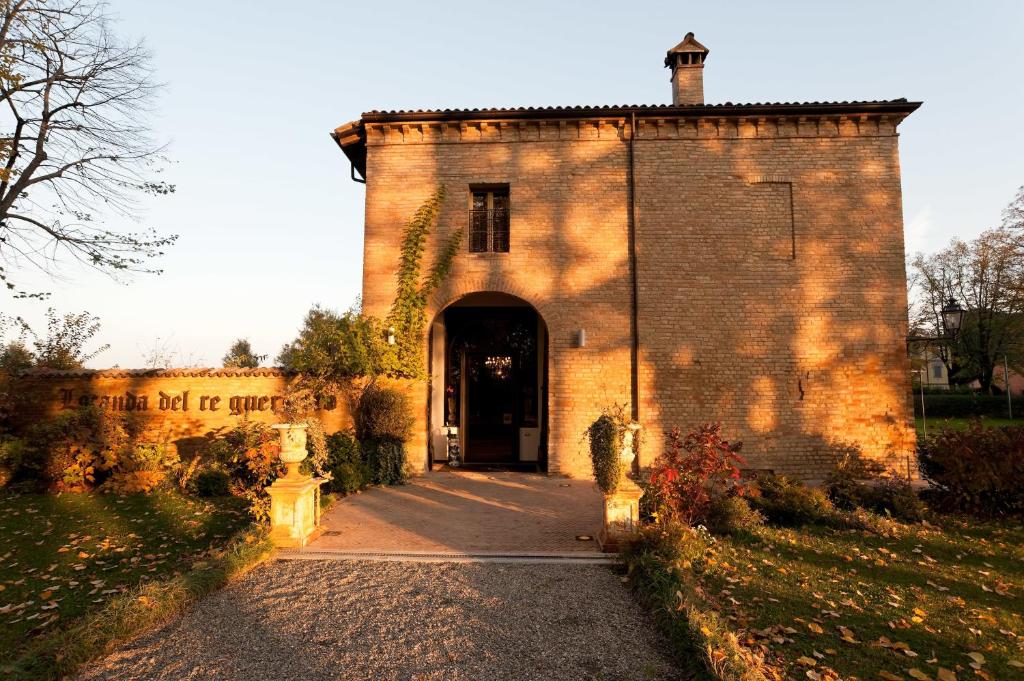 an entrance to a brick building with a door at Locanda Del Re Guerriero in San Pietro In Cerro