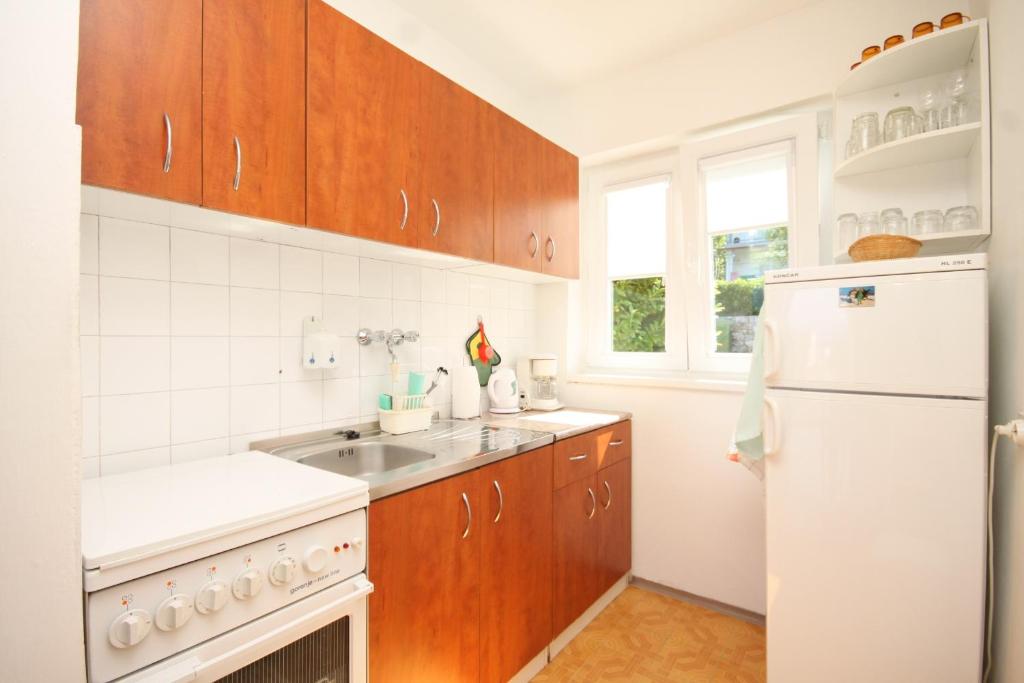 Fotografie z fotogalerie ubytování Apartments by the sea Cres - 7806 v destinaci Cres
