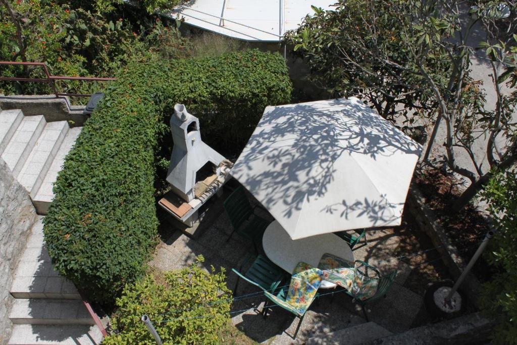 Vonkajšia záhrada v ubytovaní Apartments and rooms by the sea Mali Losinj (Losinj) - 7953