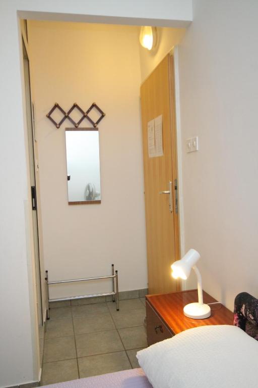 Posteľ alebo postele v izbe v ubytovaní Apartments and rooms by the sea Mali Losinj (Losinj) - 7953
