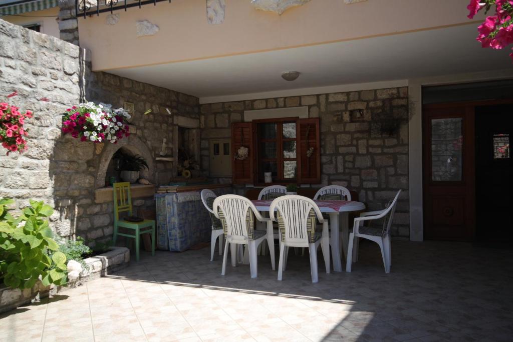 Patio nebo venkovní prostory v ubytování Apartments by the sea Osor, Losinj - 8088