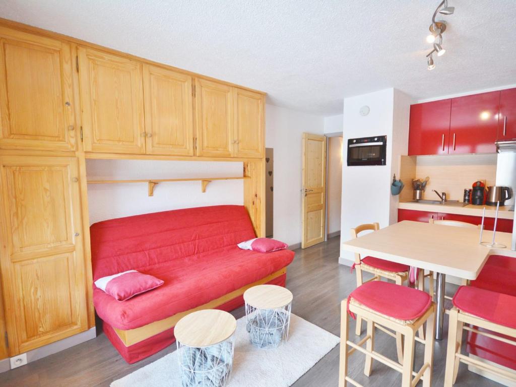 Kuchyňa alebo kuchynka v ubytovaní Studio cosy à Morzine - 4 pers., à 500m du téléphérique, balcon sud, parking, Multipass inclus - FR-1-684-34