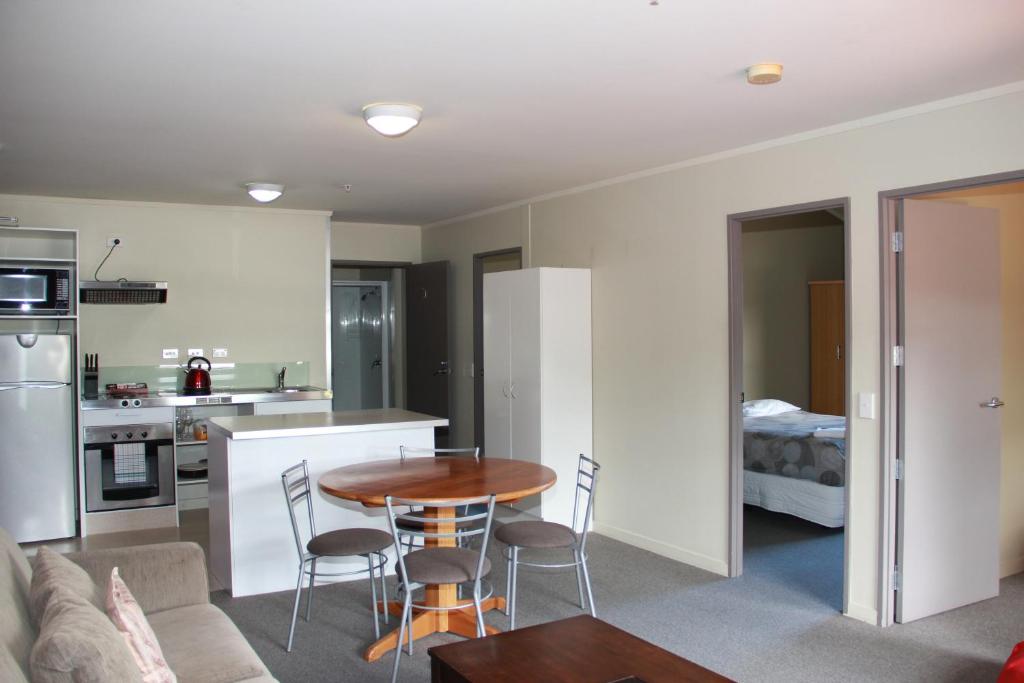 Kuchyň nebo kuchyňský kout v ubytování Nikau Apartments