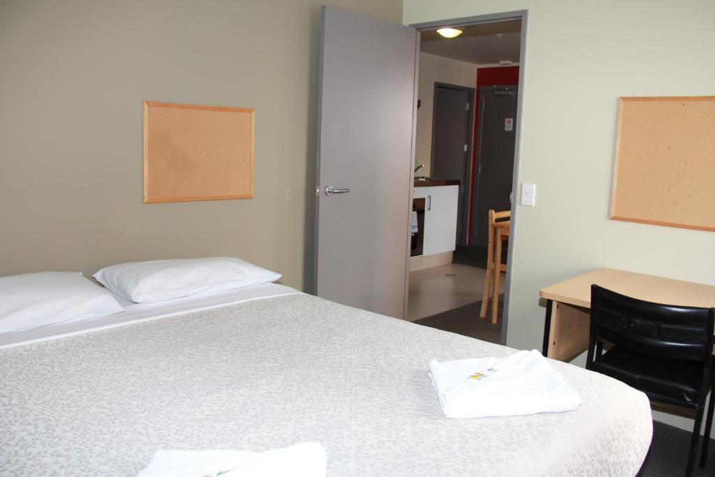 Postel nebo postele na pokoji v ubytování Nikau Apartments