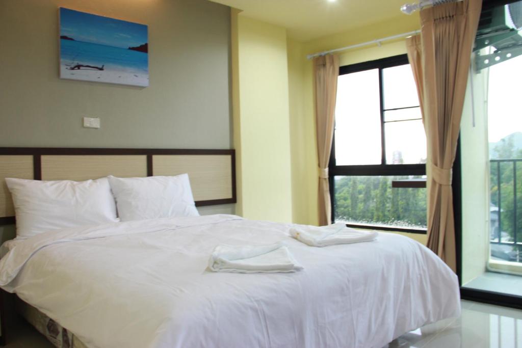 Een bed of bedden in een kamer bij Artada Residence