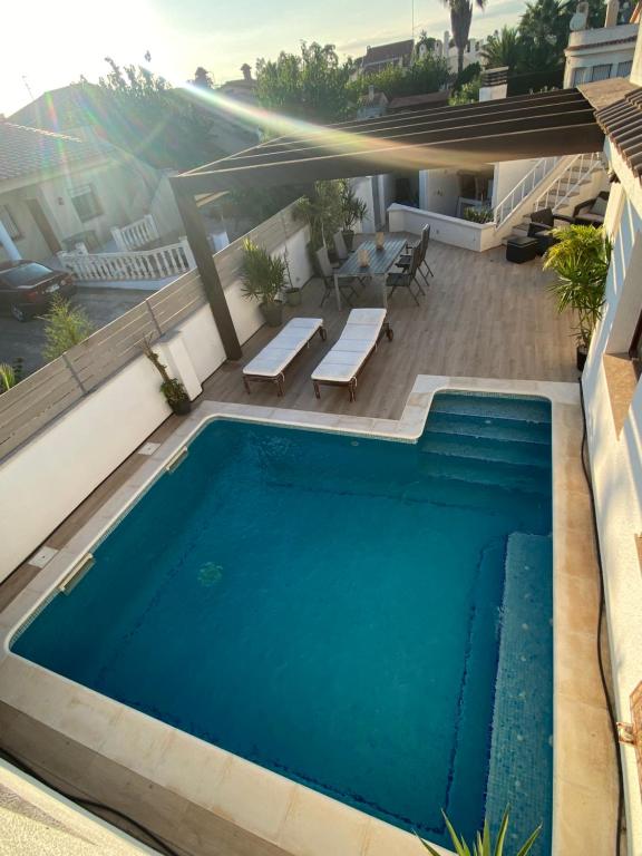 Výhled na bazén z ubytování Casa Riumar Ebre nebo okolí