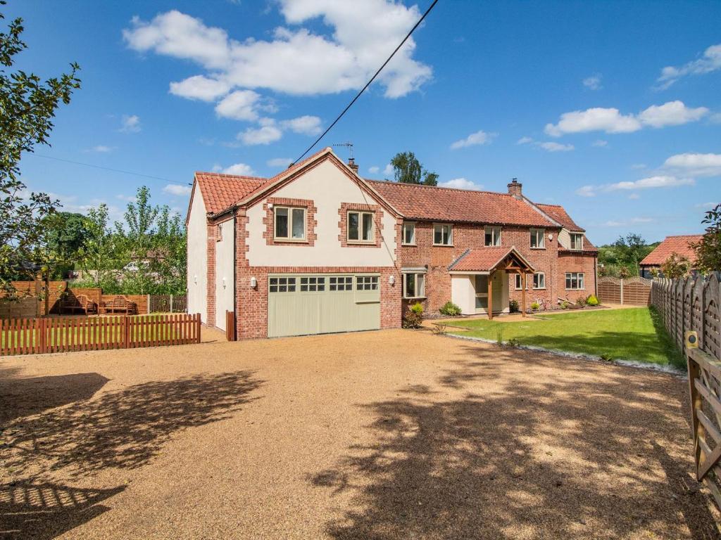 a large brick house with a driveway at Canal View House - Uk39363 in Swafield