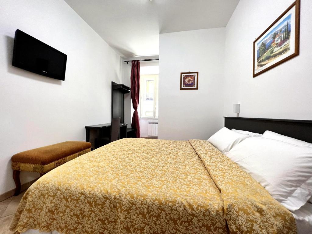 Postel nebo postele na pokoji v ubytování Hotel domus termini